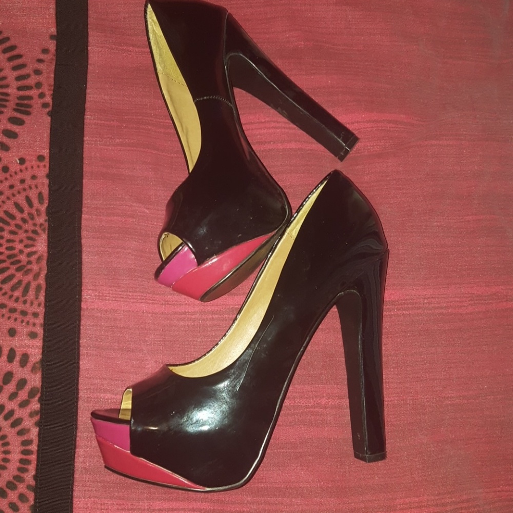 Heels - Picture 2 of 2